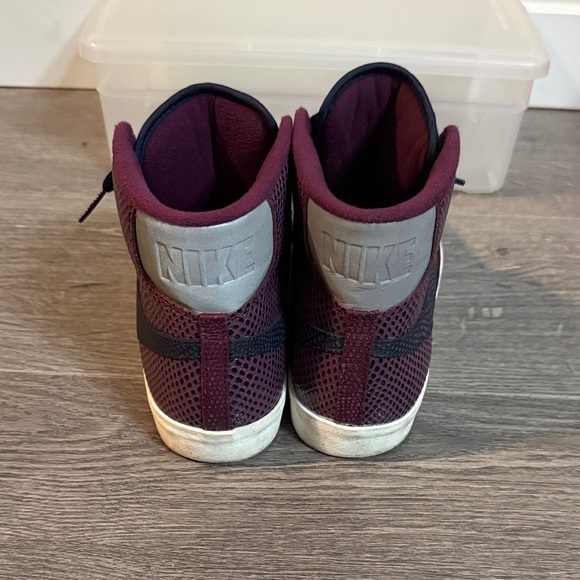 Nike Womans Sneakers - Burgundy and Black - Picture 3 of 6